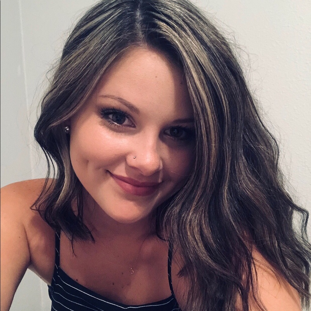 Meet your Posher, Lexie